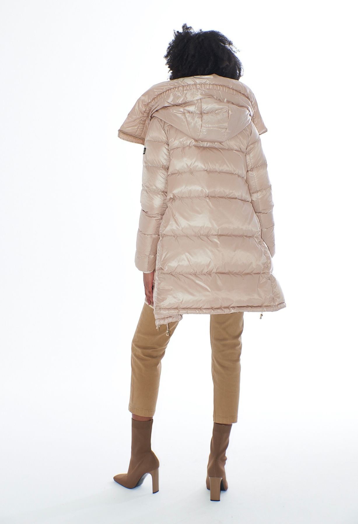 CAPPOTTO TRAPUNTATO CON CAPPUCCIO AD ANELLO